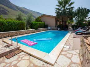 Гостиница Stunning Villa in Contrada Sarmuci with Pool, Кастелламмаре Дель Гольфо